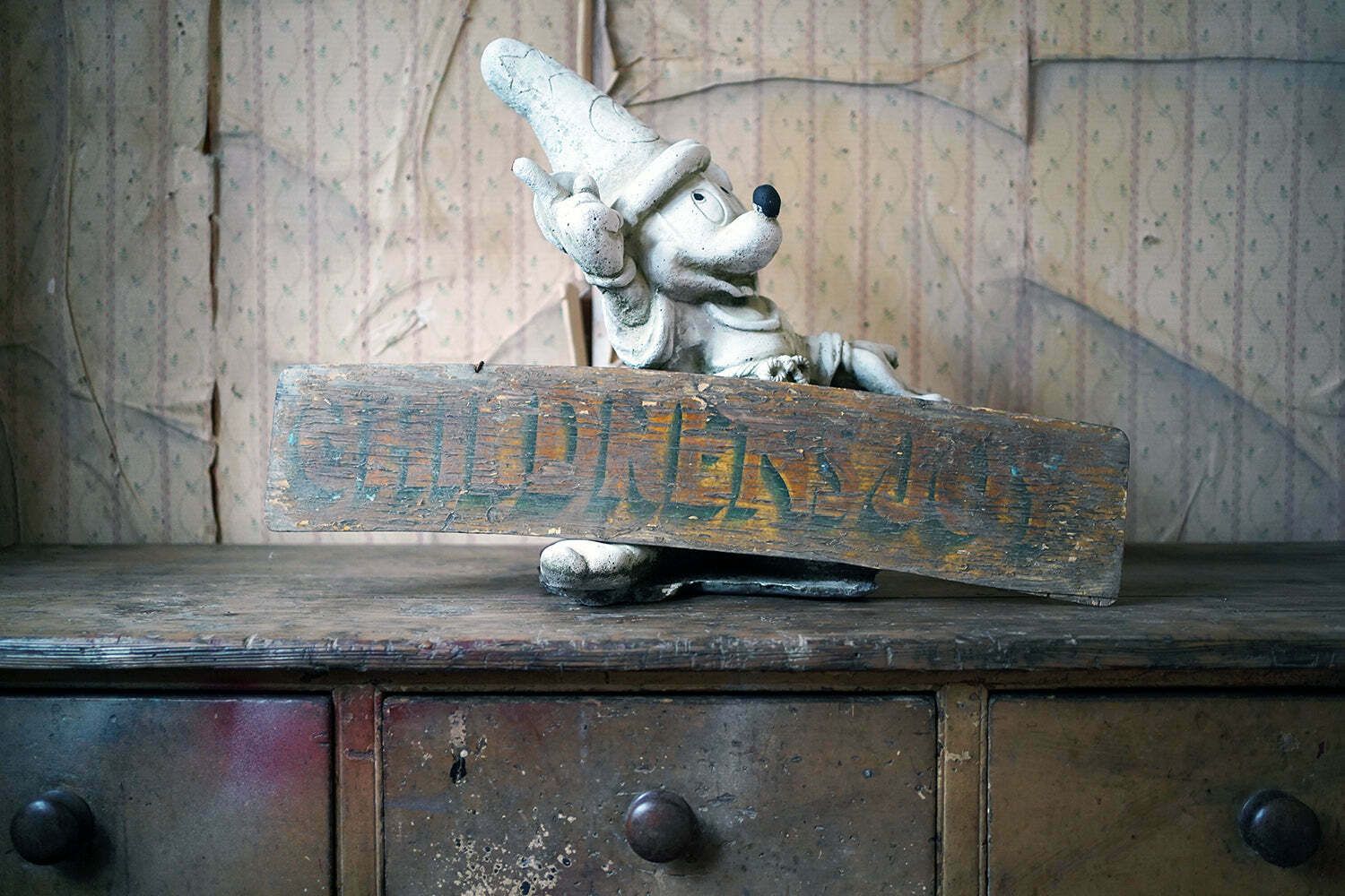 photo vintage An Early 20thc Hand Painted Fairground Sign; Children’s Joy; C.1910