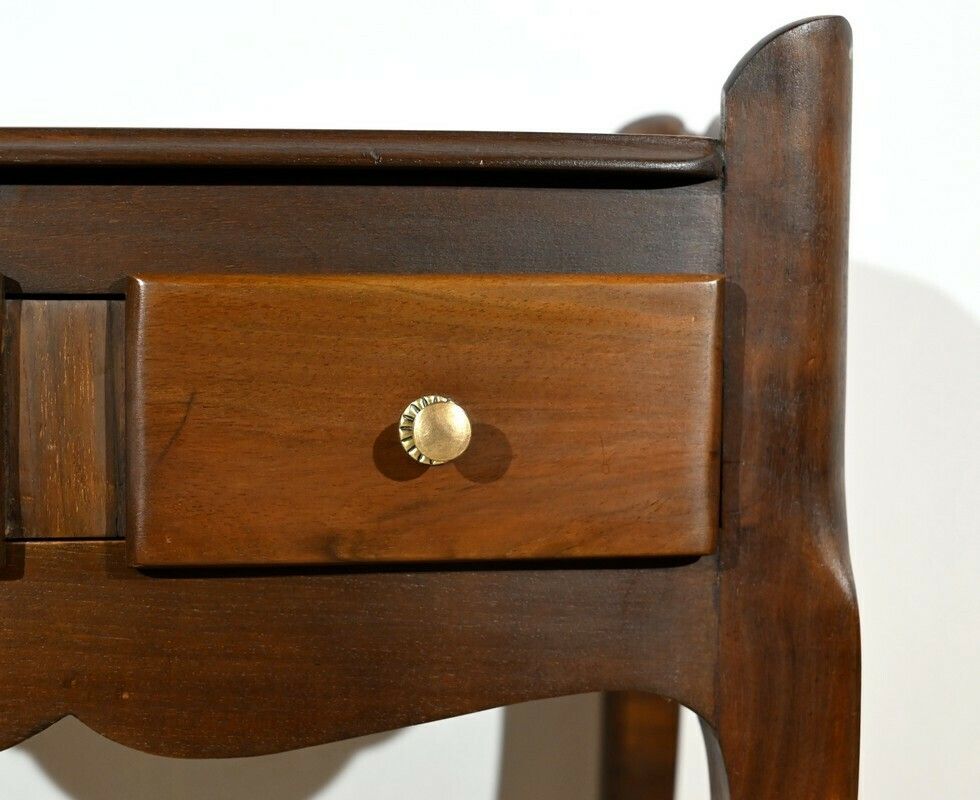 photo vintage Small Walnut Living Room Table, Louis XV Style – 1st Part 20th