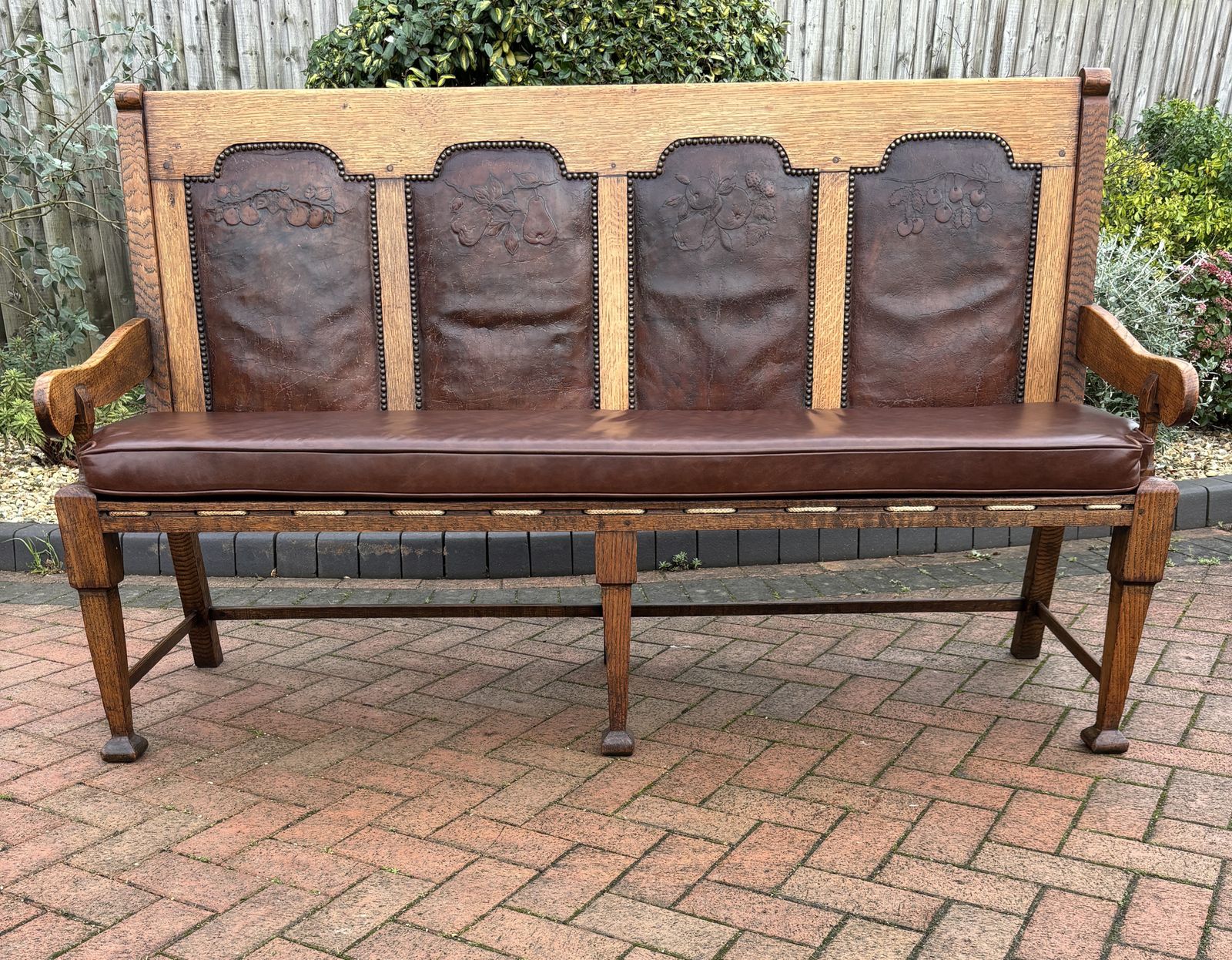 photo buy Arts & Crafts Oak And Leather Settle