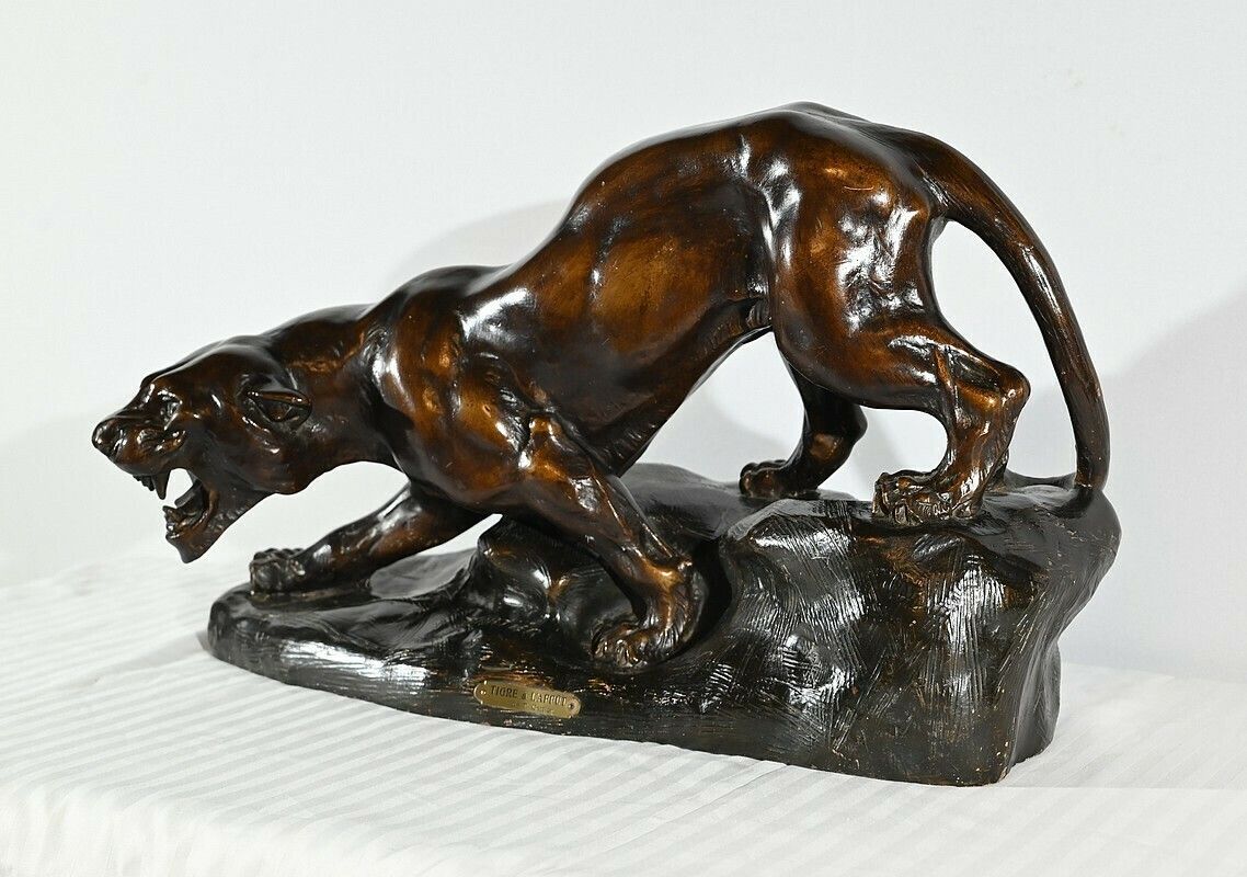 Patinated Terracotta Sculpture “Tiger On The Lookout”, Signed T.Cartier – Early 20th Century photo Art