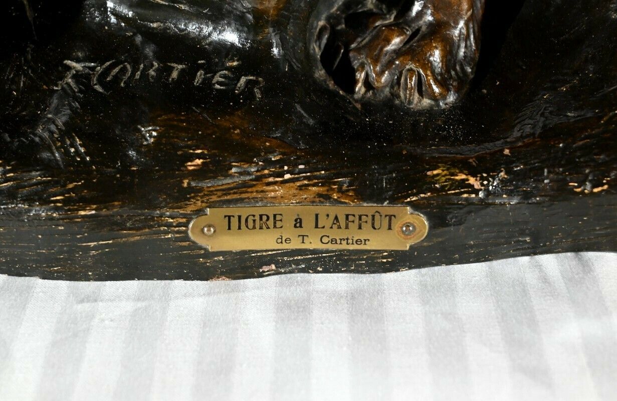 photo vintage Patinated Terracotta Sculpture “Tiger On The Lookout”, Signed T.Cartier – Early 20th Century