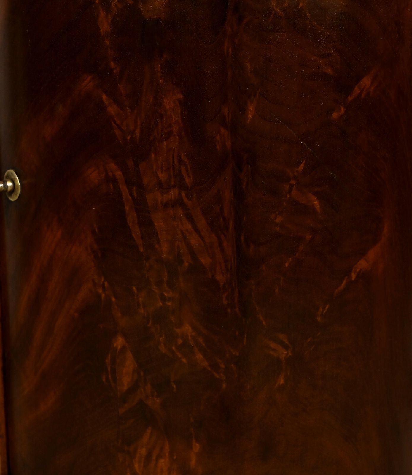 photo furniture Rare Somno With Two Doors In Burl Mahogany, Empire Period – Early 19th Century