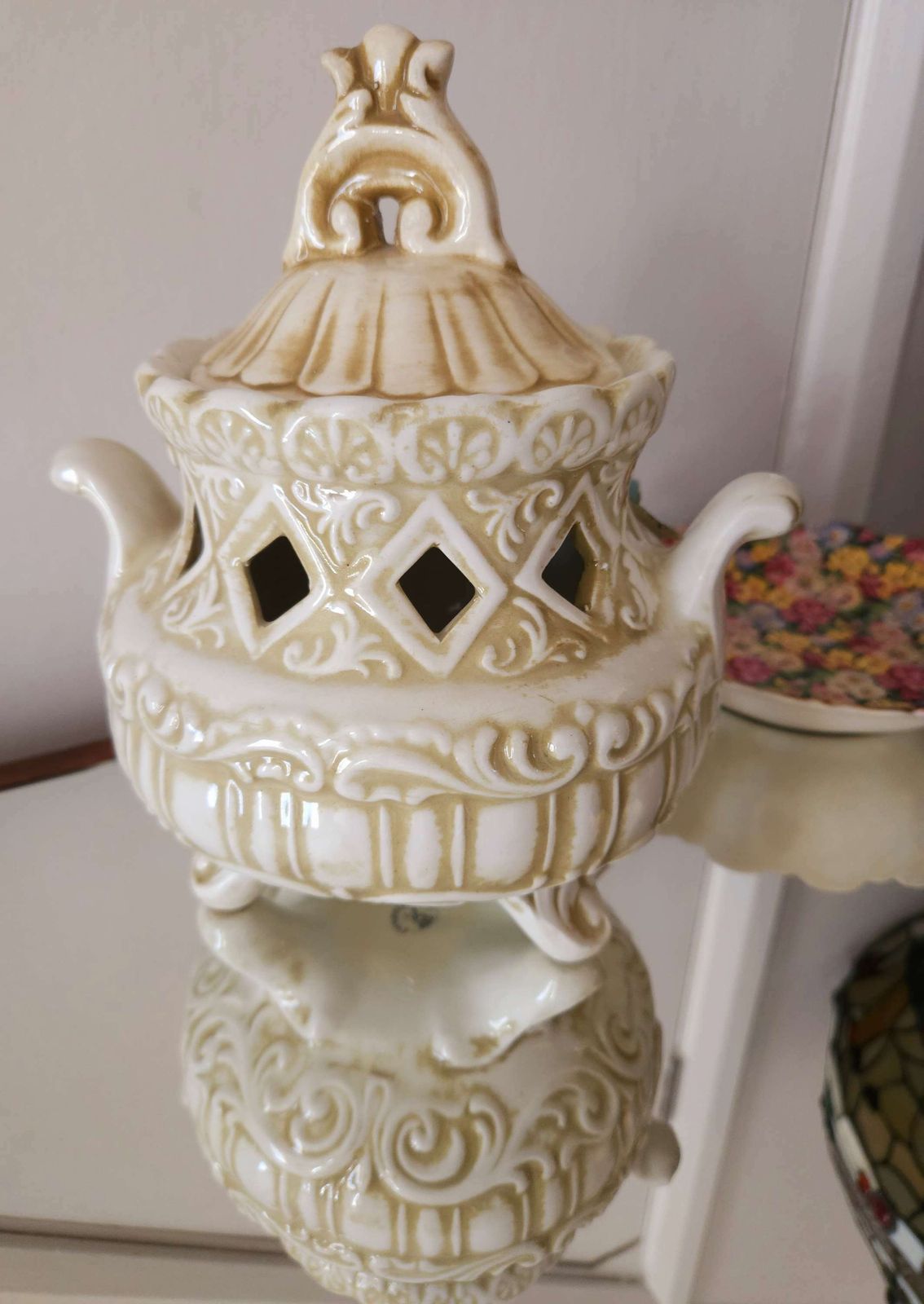 Authentic, Extravagant, Mid Century Capodimonte Lidded Ornamental Pot photo vinterior