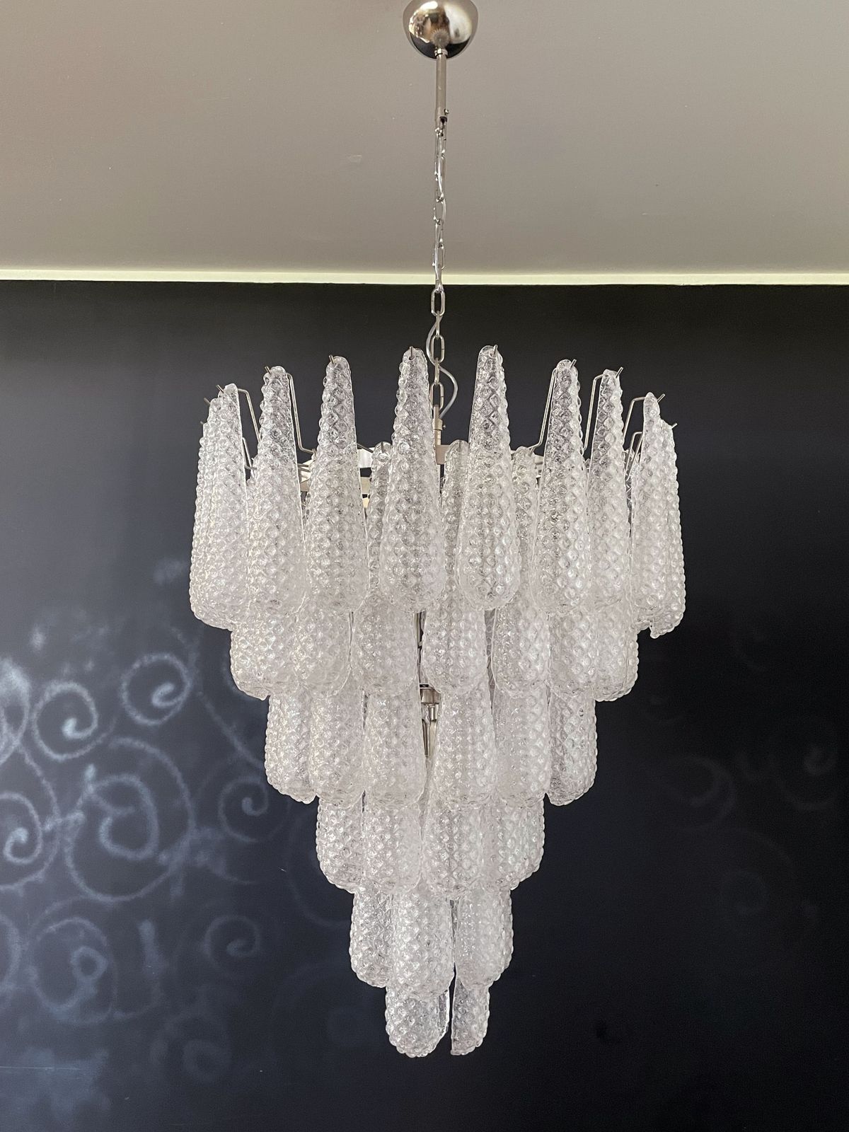 photo vintage Huge Italian Vintage Murano Glass Chandelier   75 Glass Petals Drop