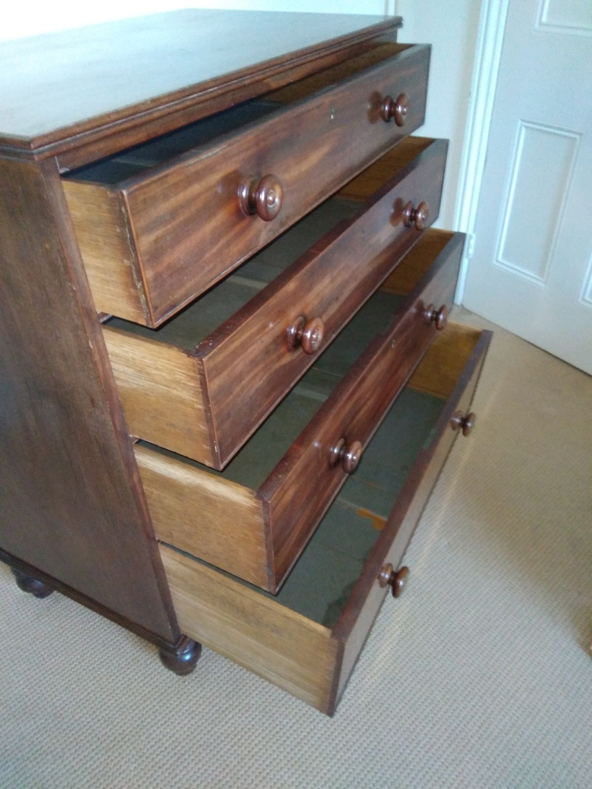 Victorian Mahogany Chest Of Drawers photo vinterior