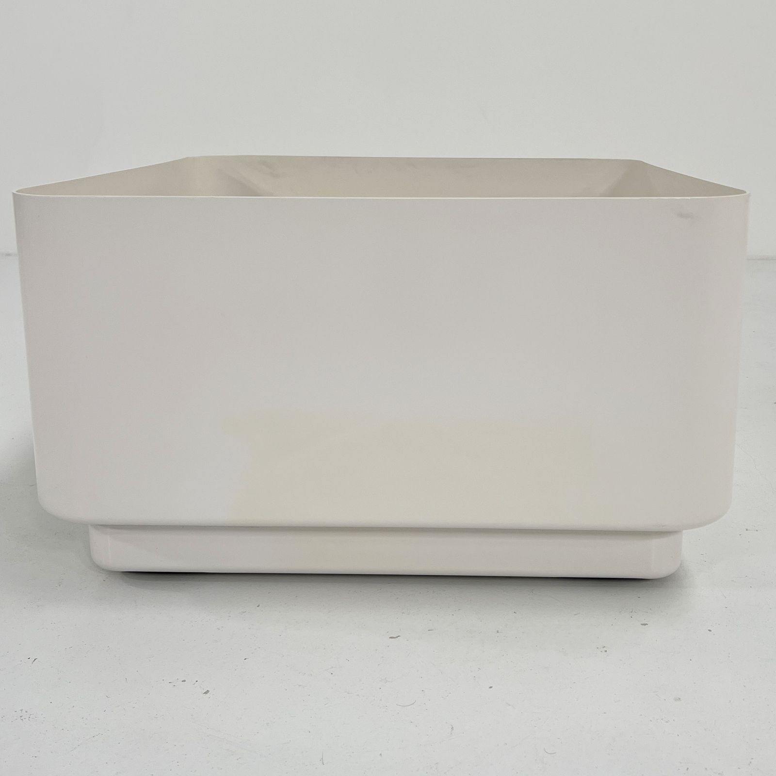 Large White Planter On Wheels Model 4686 By Anna Castelli For Kartell, 1970s photo vinterior