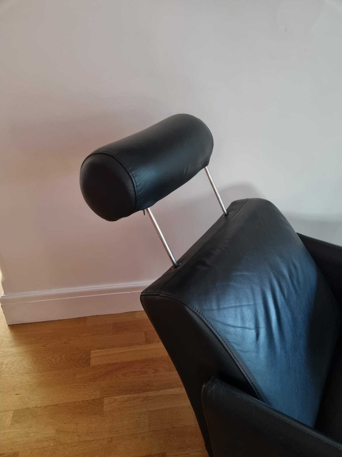 Linge Roset Petite Siete Black Leather  Manual Recliner Iconic Designer  Armchair photo for sale