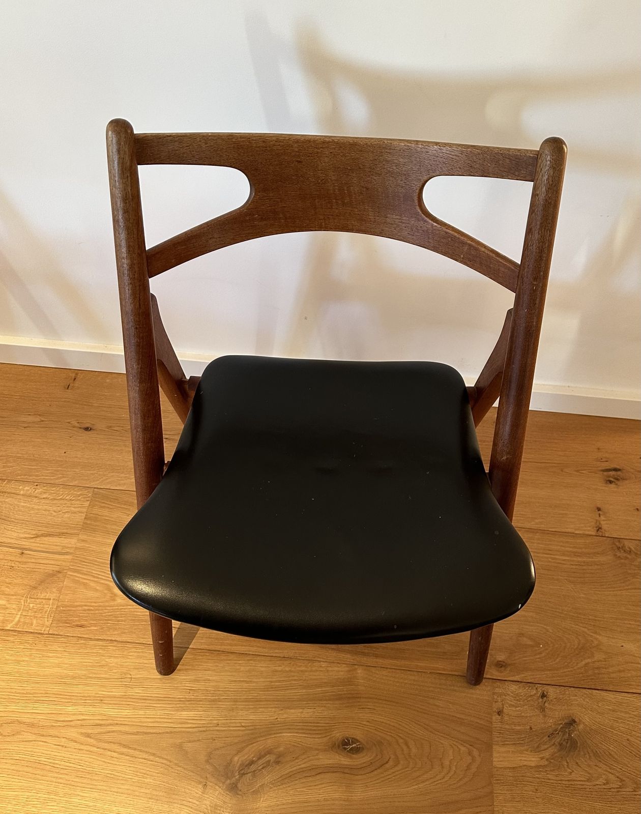 Set Of 4 + 2 Hans Wagner Sawbuck Chair In Teak And Black Leather photo 2950.0