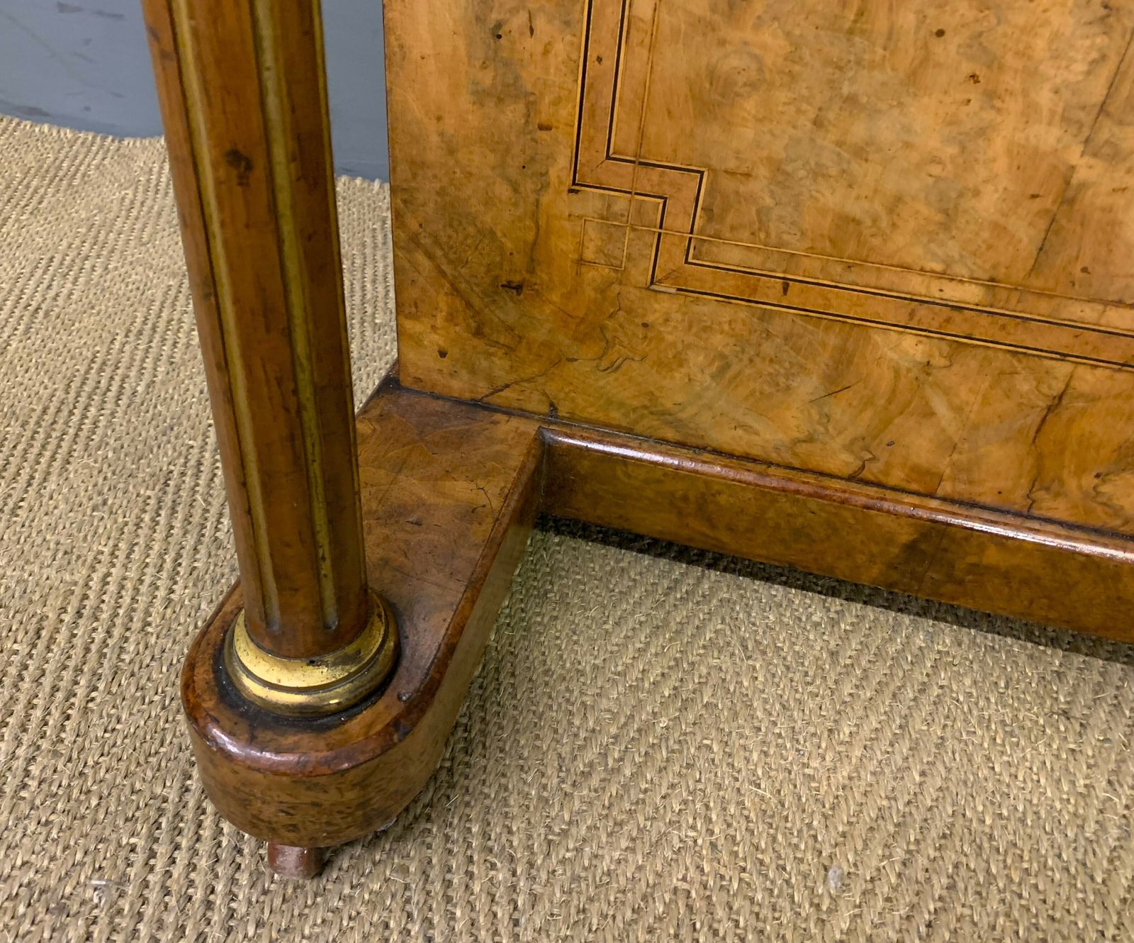 photo furniture Victorian Inlaid Burr Walnut Davenport