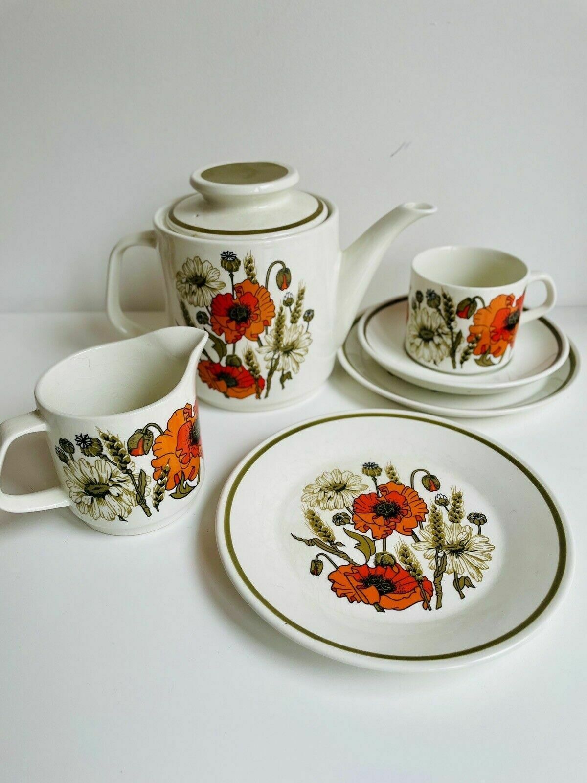 J&G Meakin Studio "Poppy" Tea Pot & Milk Jug, 2 Cups & Saucers, 2 Tea Plates photo furniture