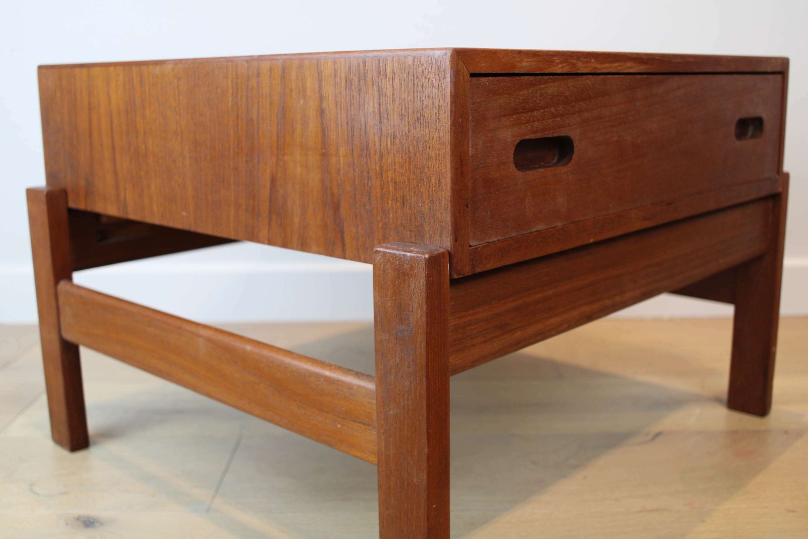 A Mid Century Danish Side Table By Illum Wikkelsø For Hjørring Møbel In Teak photo vintage