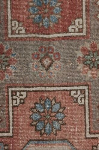 photo furniture Caucasian Rug With Mid Century Modern Style  137 X 246 Cm