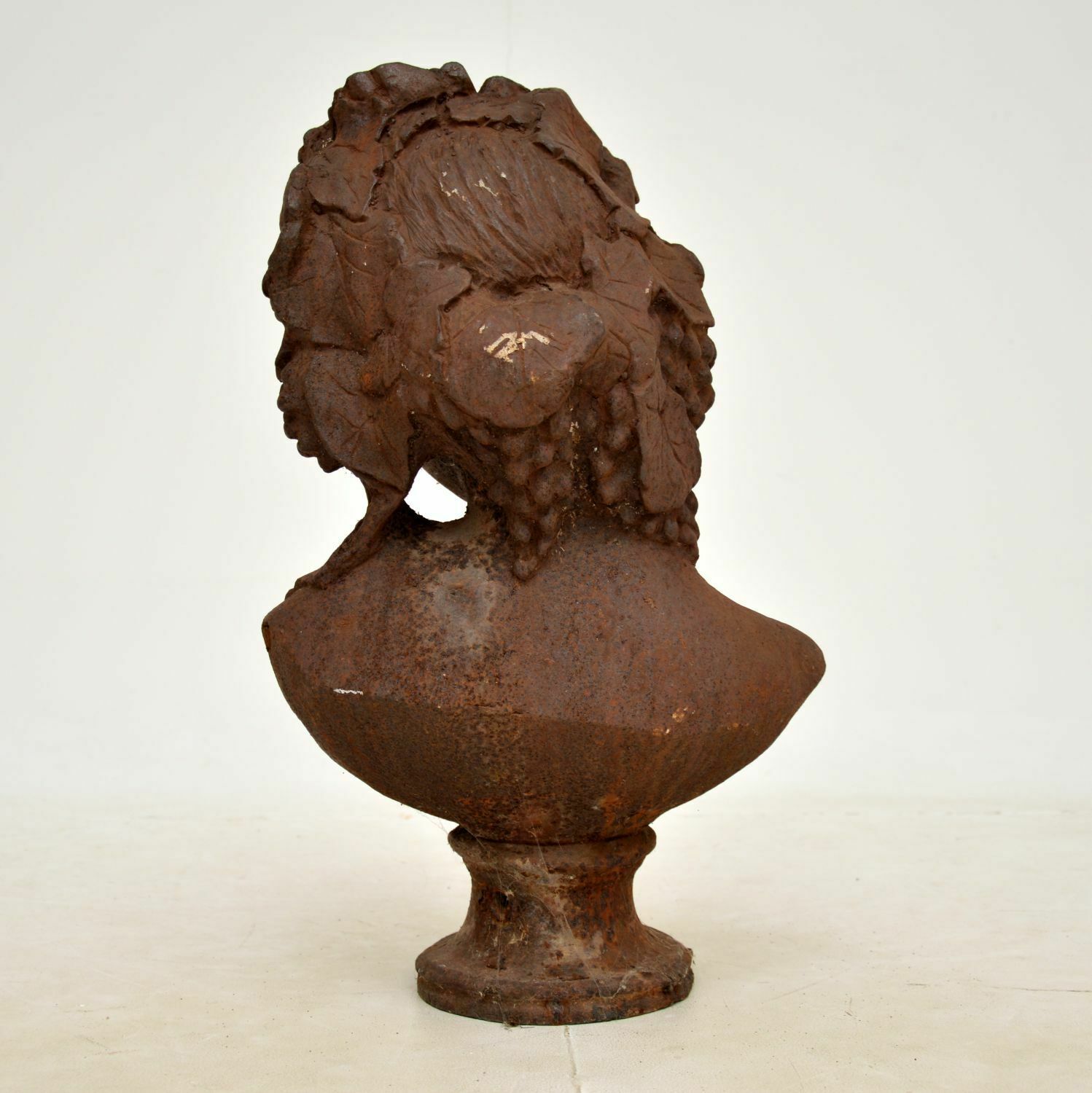 photo furniture Antique Cast Iron Bust Of A Young Woman