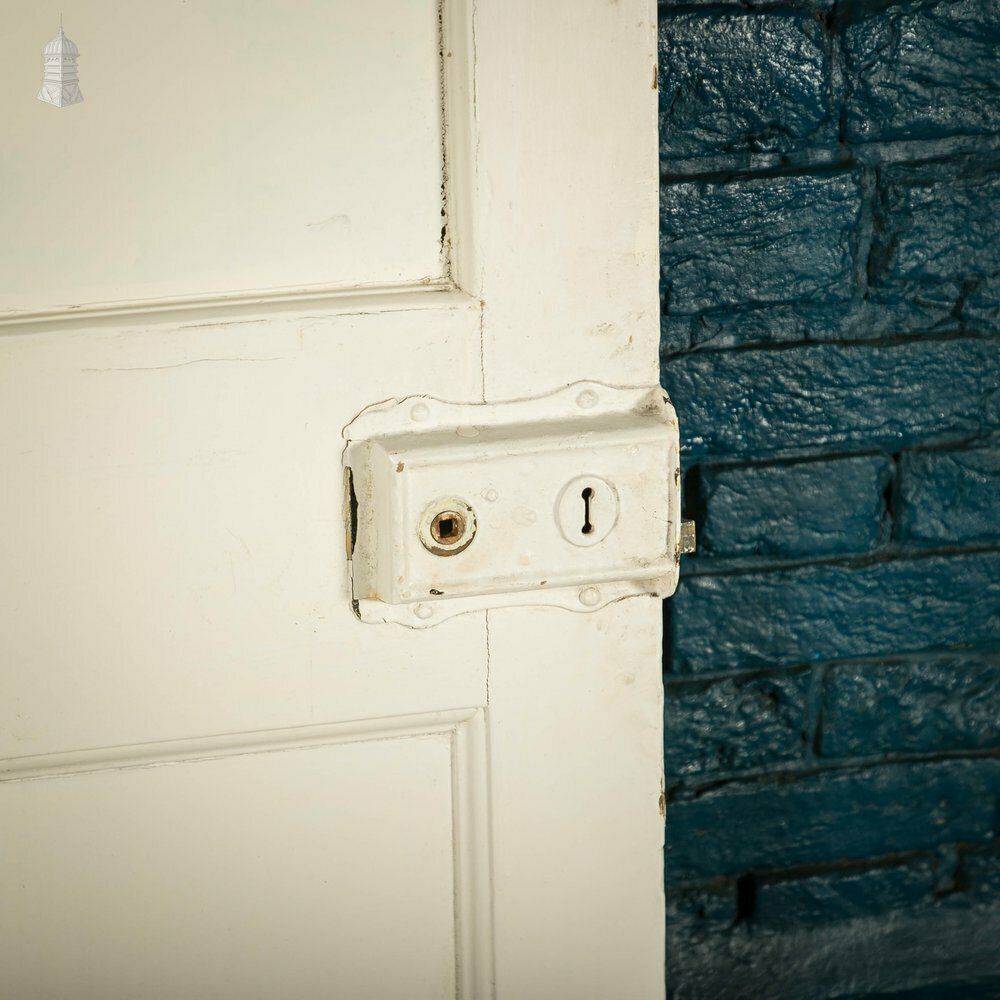 photo vinterior Pine Panelled Door, Moulded 19th C 4 Panel, White Painted