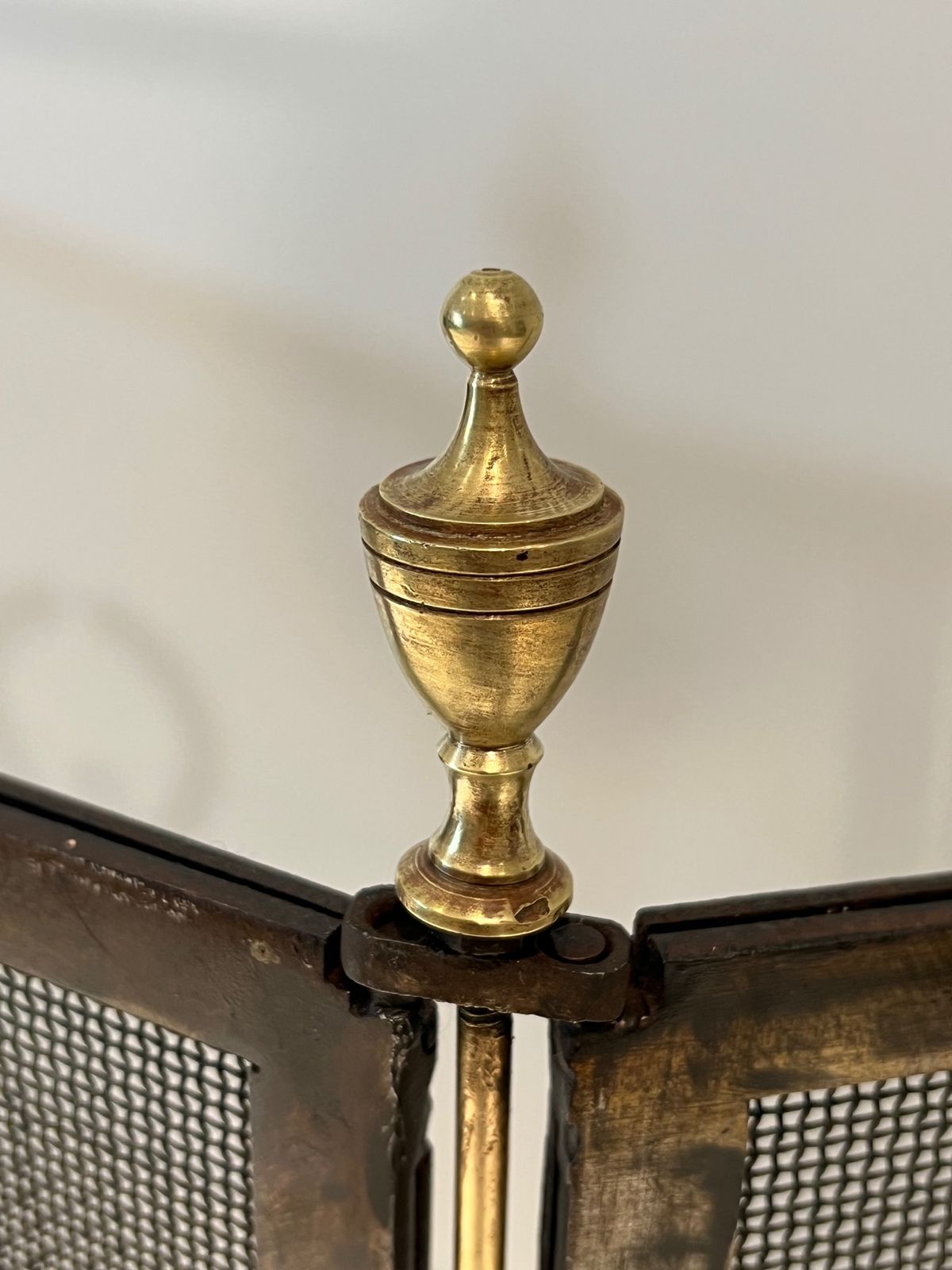 photo furniture Neoclassical Style Firewall In Steel, Brass And Wire Mesh