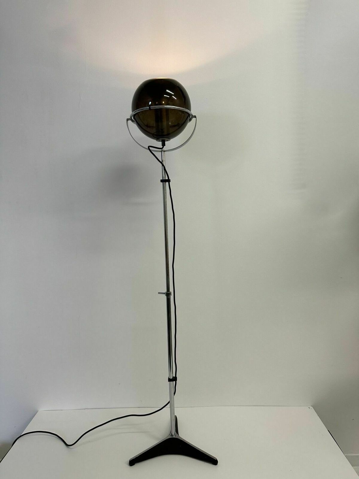 photo furniture Raak Globe Vloerlamp Van Frank Ligtelijn, Jaren 1960