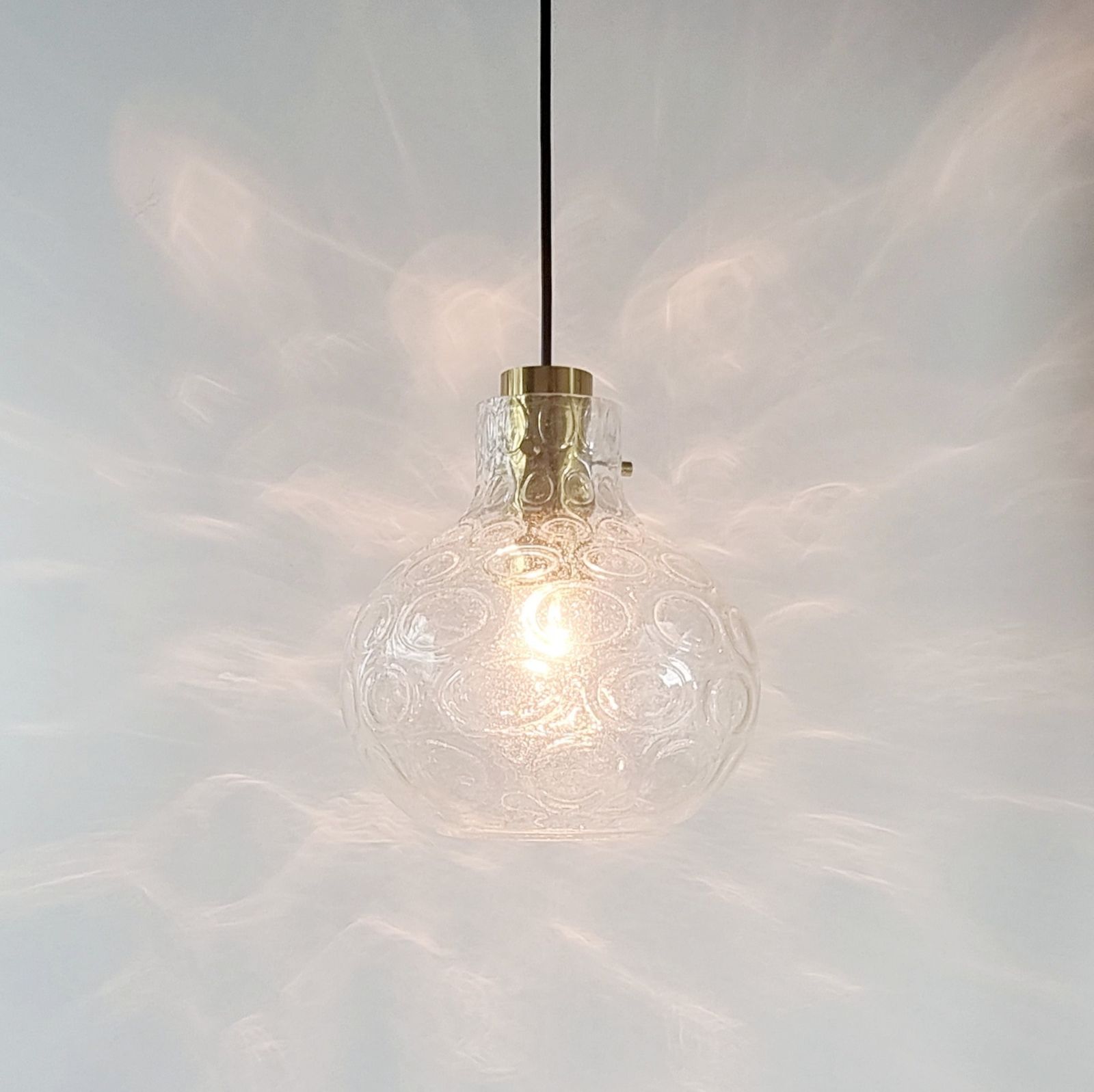 Mid Century Bubble Glass & Messing Hanglamp Van Helena Tynell Voor Limburg, Duitsland, Jaren 1960 photo 400.0