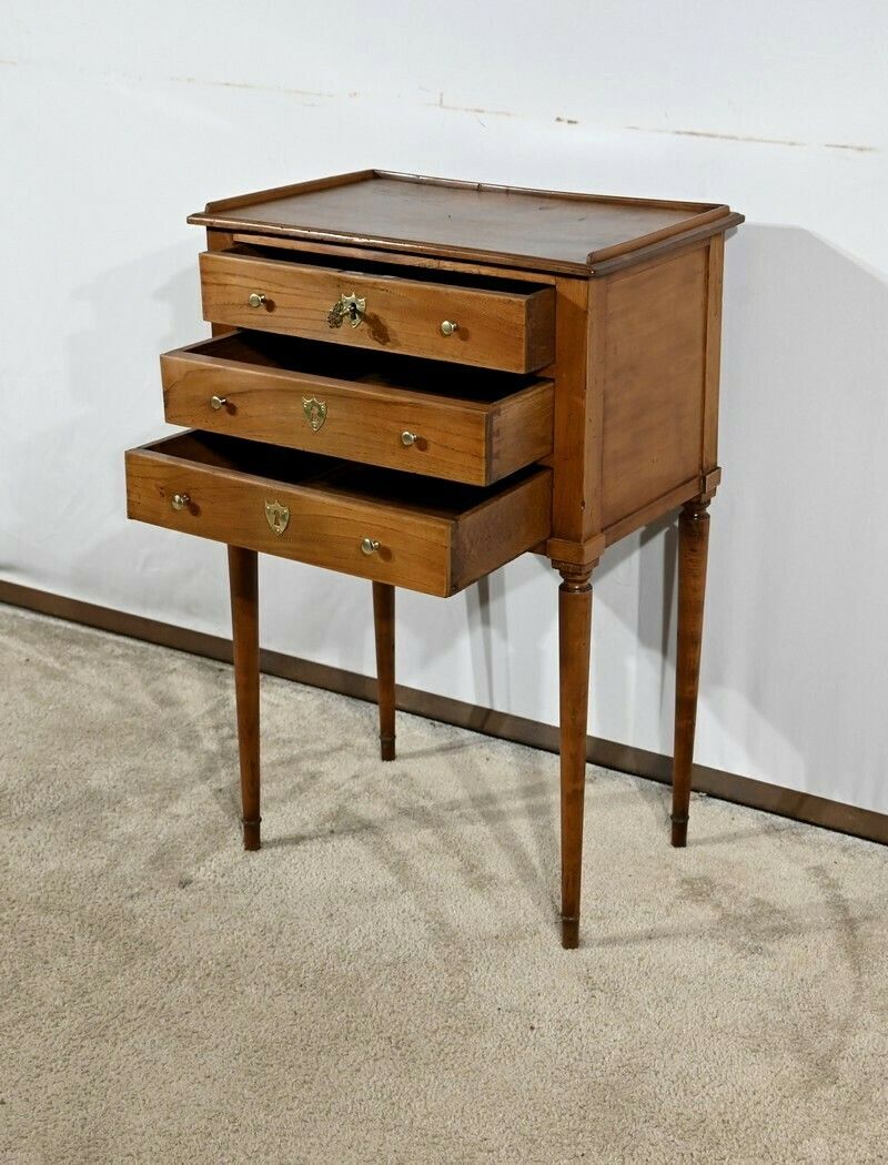 photo vinterior Small Living Room Table In Cherry And Walnut, Louis XVI Period – Late 18th Century