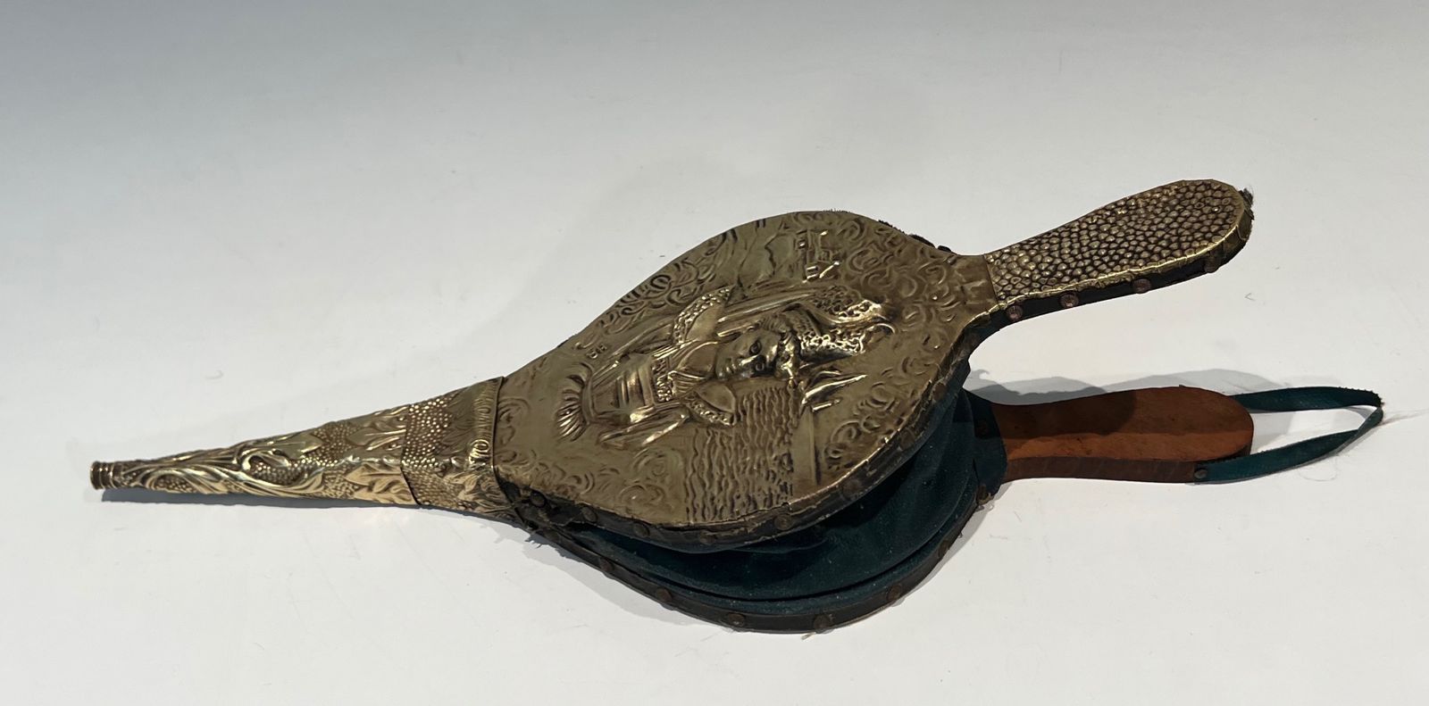 Fireplace Bellows In Repoussé Brass With The Effigy Of A Woman photo 780.0
