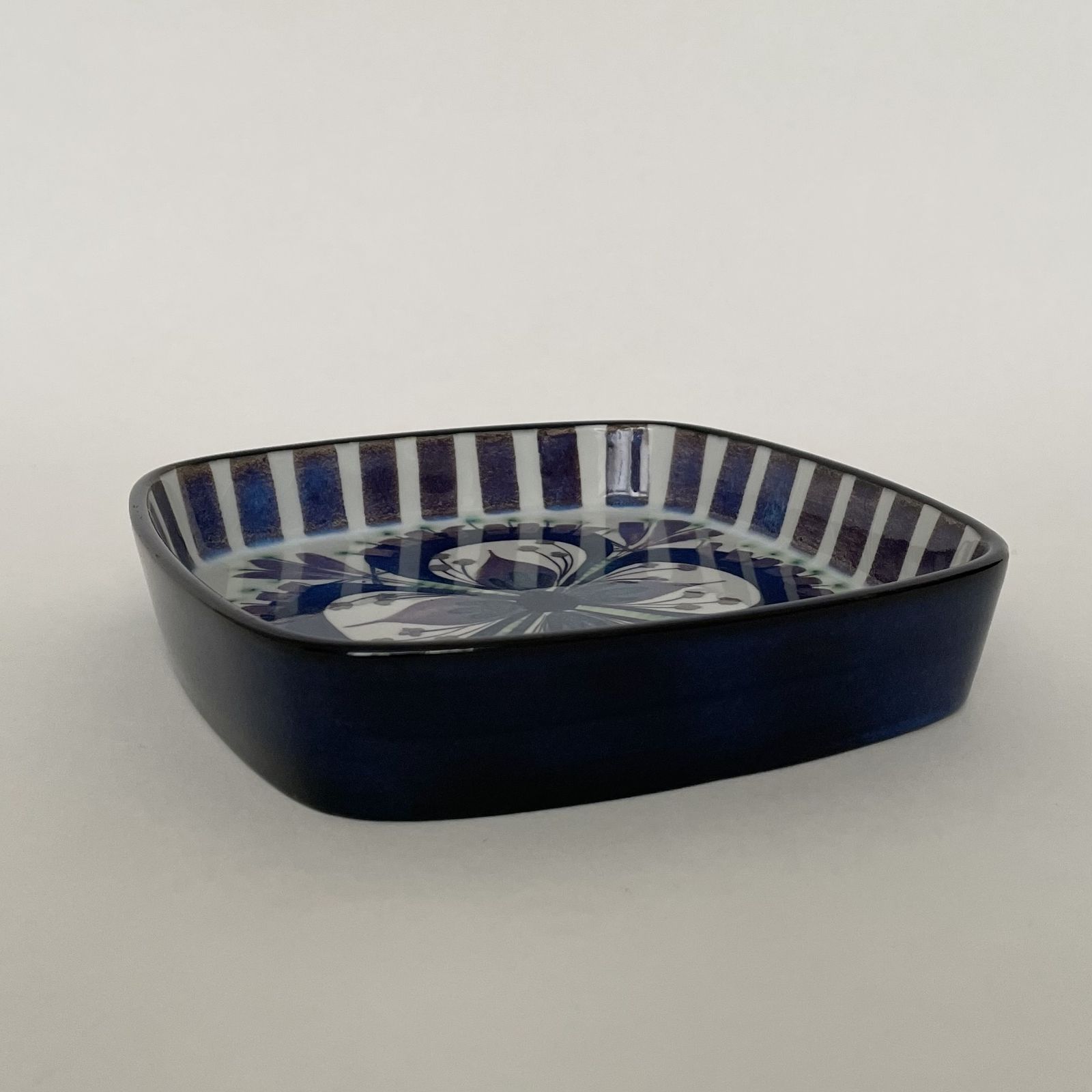 Tenera Range Trinket Dish By Nils Thorsson & Marianne Johnson For Aluminia / Royal Copenhagen Circa 60s photo for sale