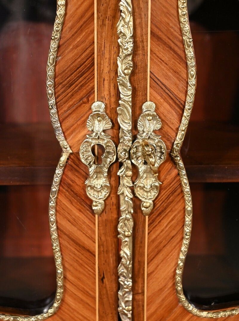 photo vinterior Little Happiness Of The Day In Rosewood, Louis XV Style – Mid 19th Century