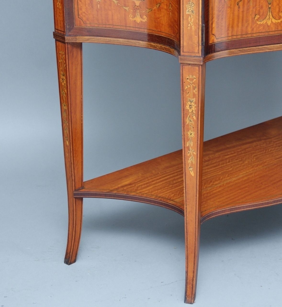photo vinterior 19th Century Satinwood Inlaid Display Cabinet