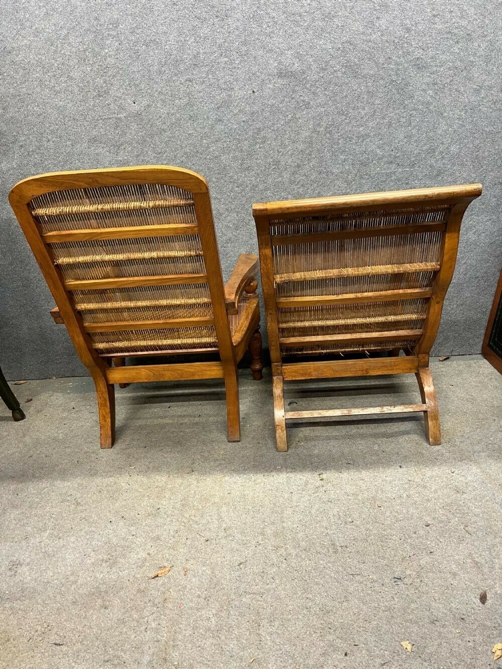 2 Teak Plantation Chairs, 1920s photo vinterior