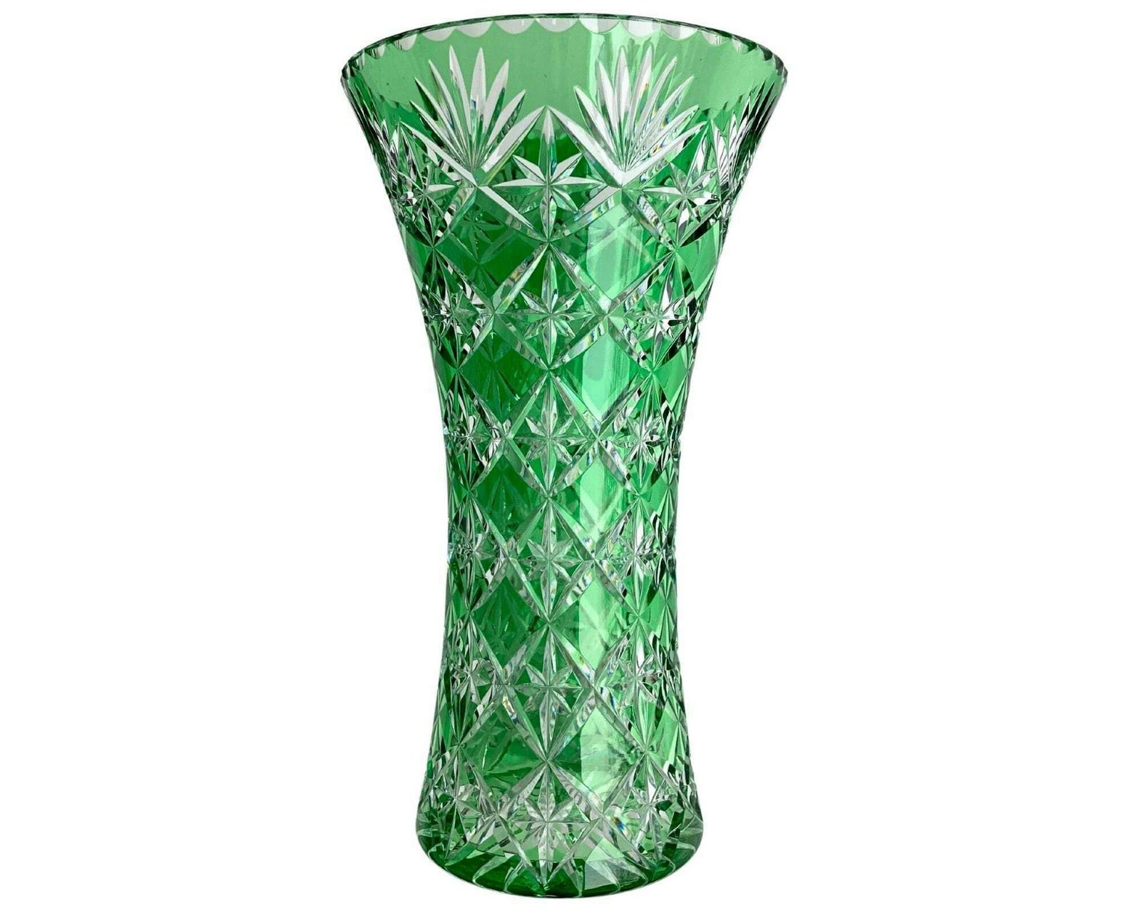 Hoge Kristallen Vaas In Groen | Hoogte 39,5 Cm | Handgesneden Stuk photo for sale