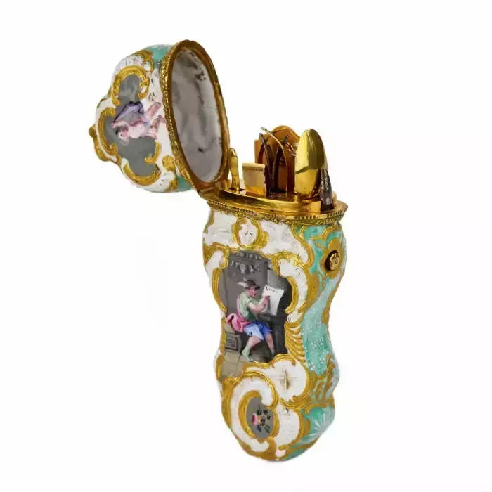 English Painted Porcelain Necessaire With Gold. 18 Century. photo Home Decor