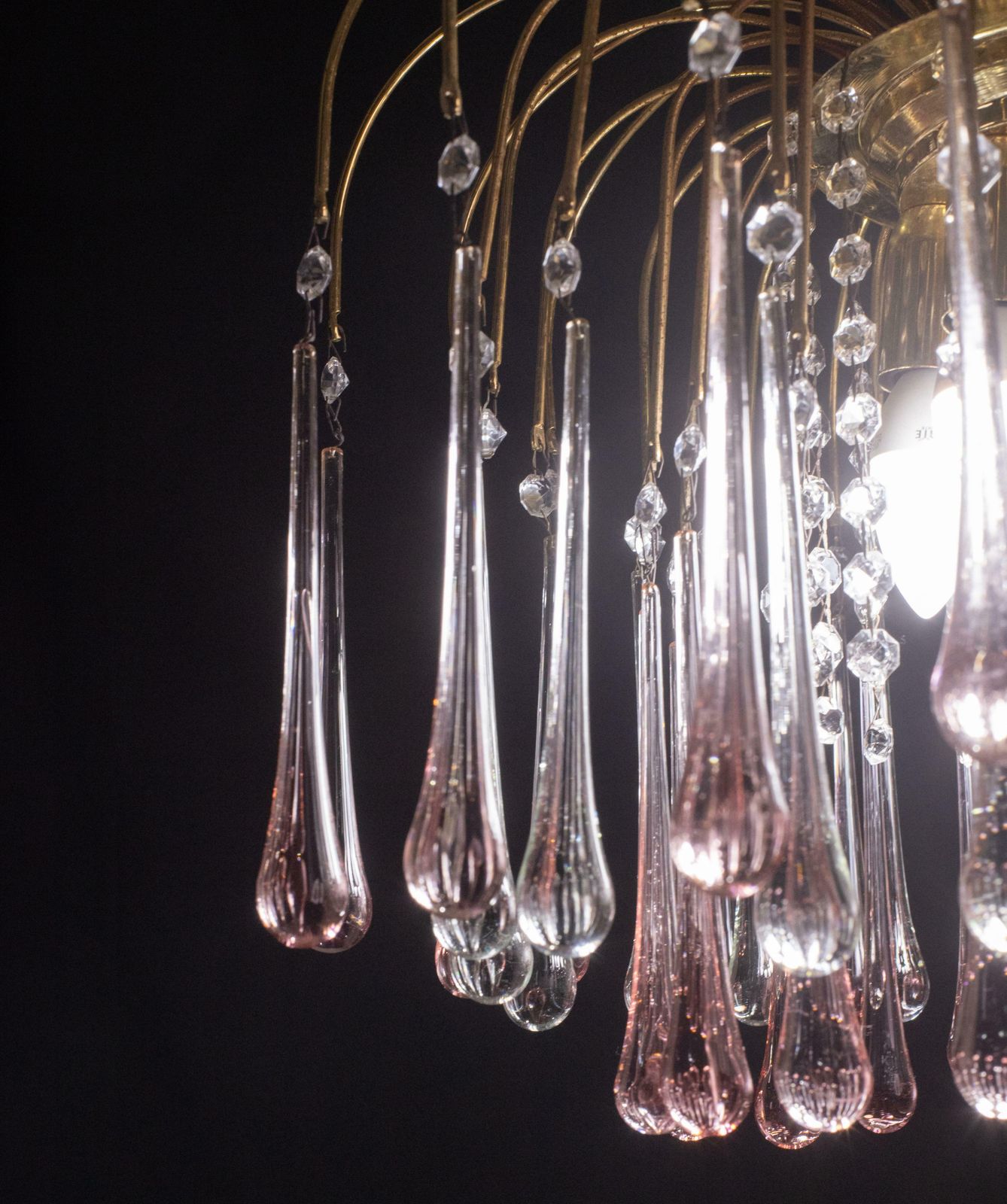 Lady Barbara, Murano Chandelier Pink And White Drops, Venini Style, 1970s photo vinterior