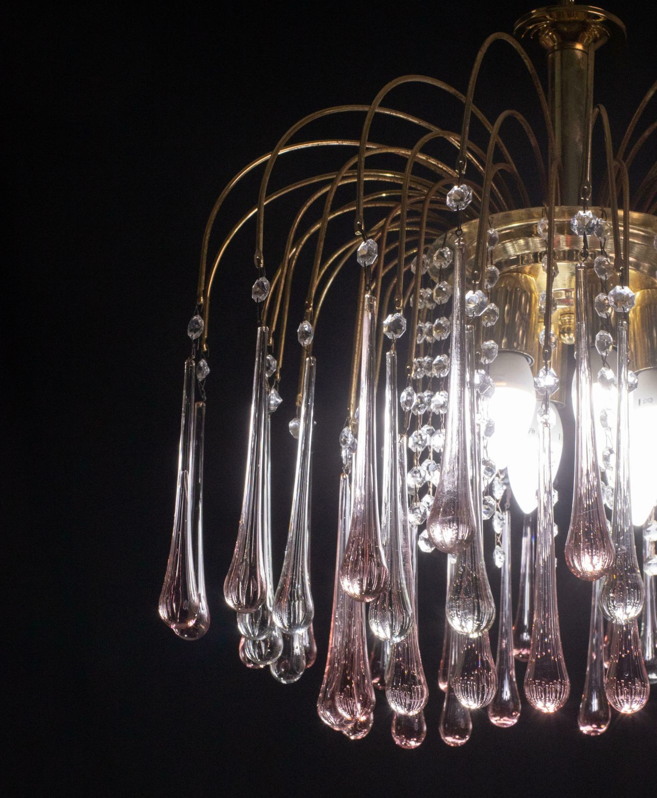 photo furniture Lady Barbara, Murano Chandelier Pink And White Drops, Venini Style, 1970s
