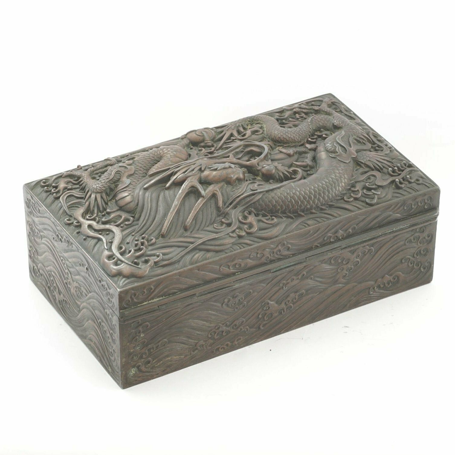 photo vintage Exceptional Meiji Period Japanese Bronze Box With Dragon Motif