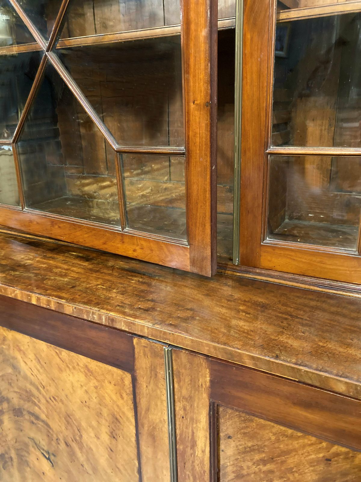 photo furniture A Large English George III Mahogany Bookcase