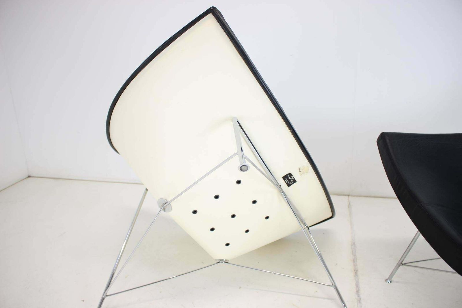 Set Of Two Leather Original George Nelson Coconut Chairs, Vitra photo Furniture