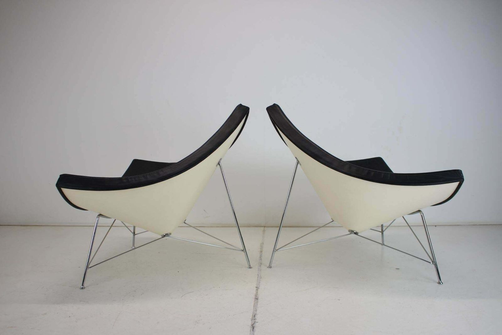 6919.0 Set Of Two Leather Original George Nelson Coconut Chairs, Vitra photo