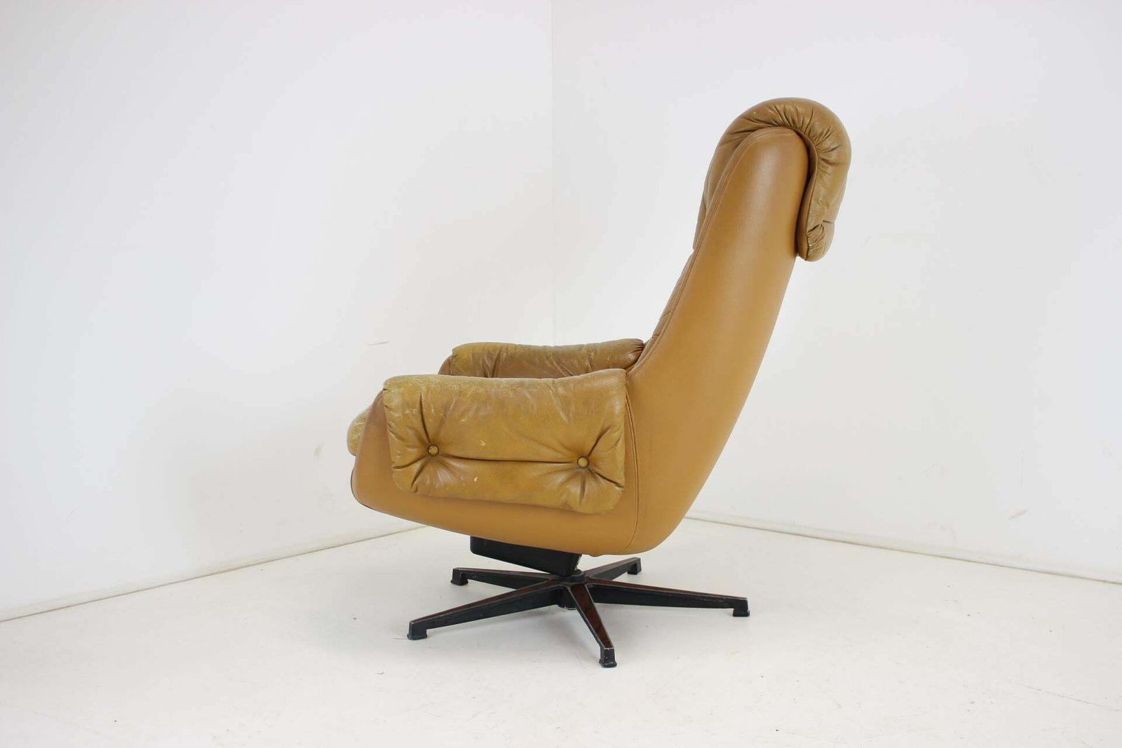 Midcentury Swivel Leather Armchair, Peem, Finland, 1970s photo for sale