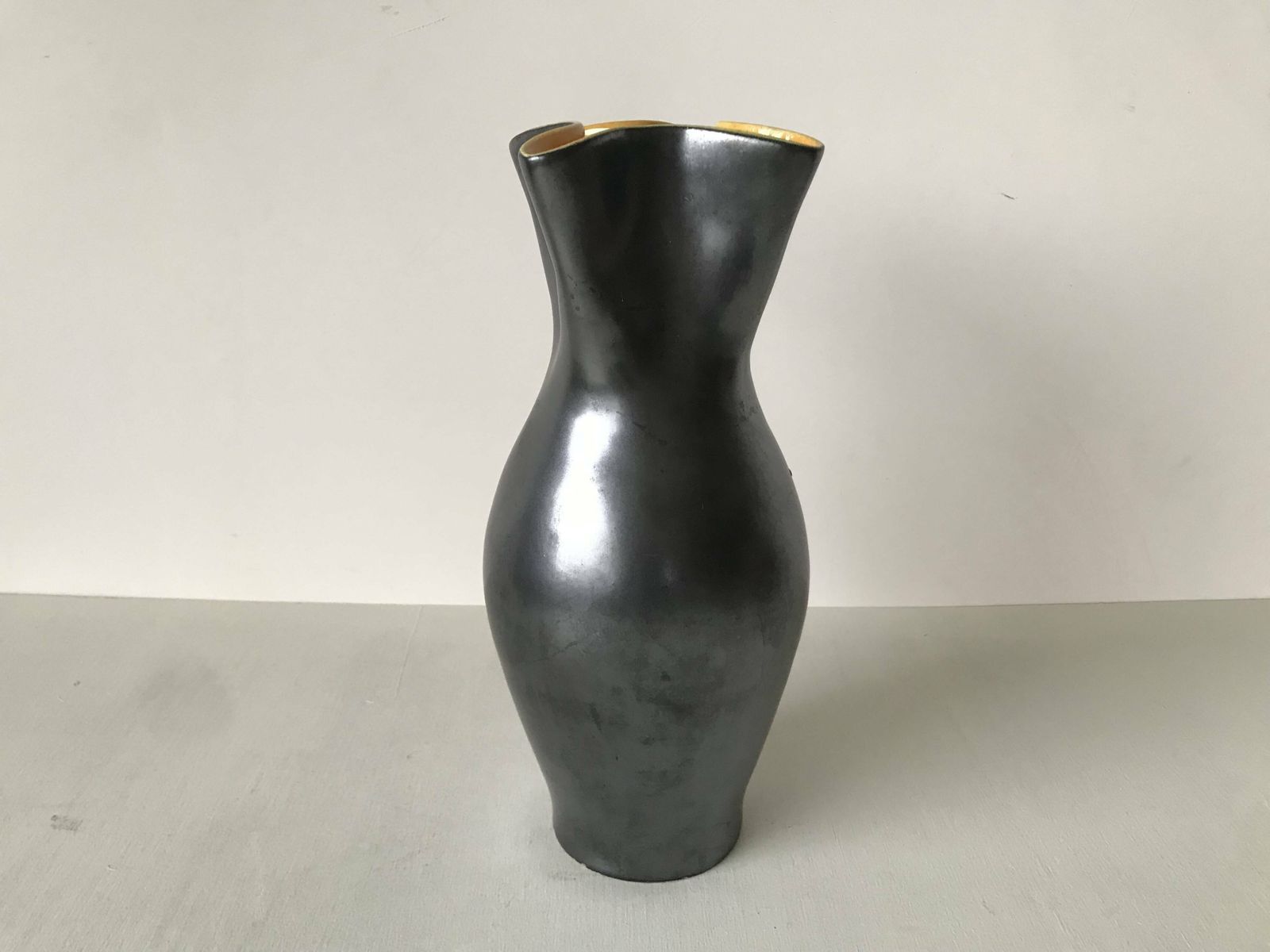 photo furniture Ceramic Vase From The Cab Factory (Bordeaux Art Ceramics).