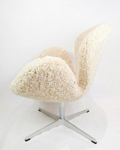The Swan Model 3320 By Arne Jacobsen For Fritz Hansen From 1958s photo furniture