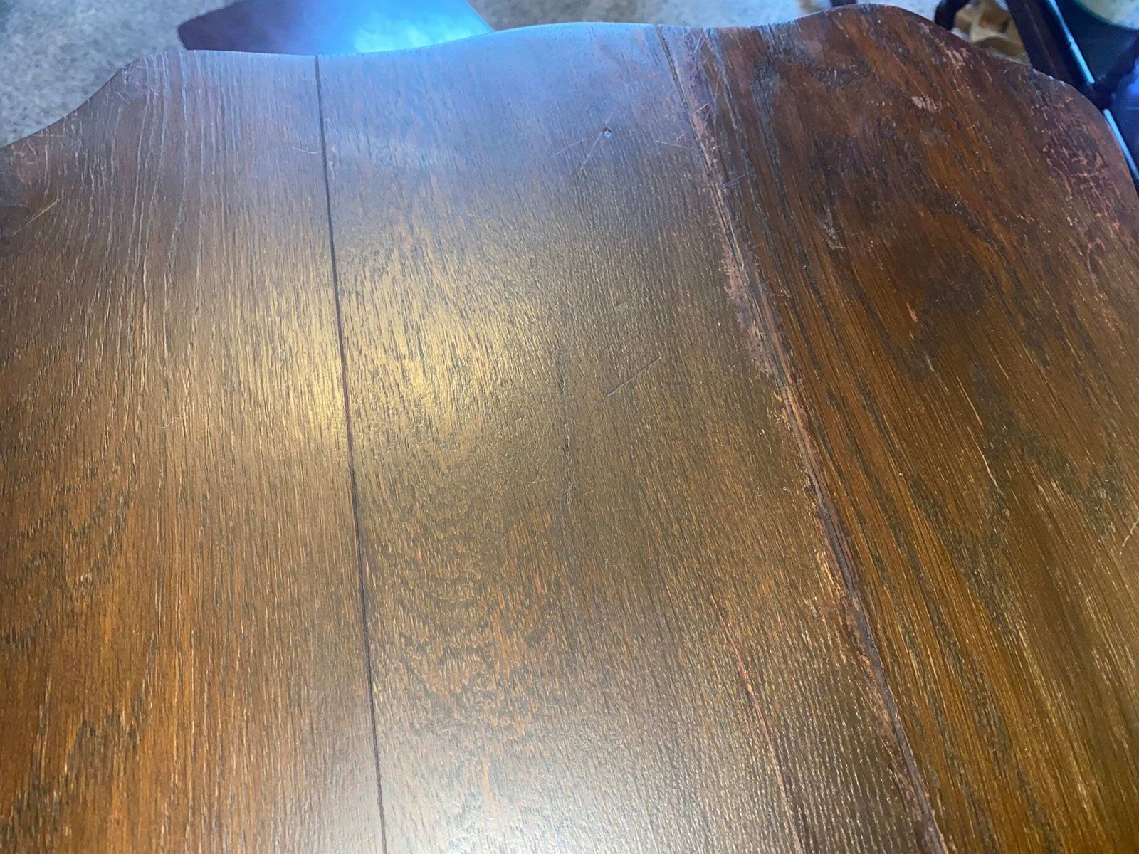 Antique Table With Barley Twist Legs And A Scalloped Edge. Victorian Oak Occasional Table photo 150.0