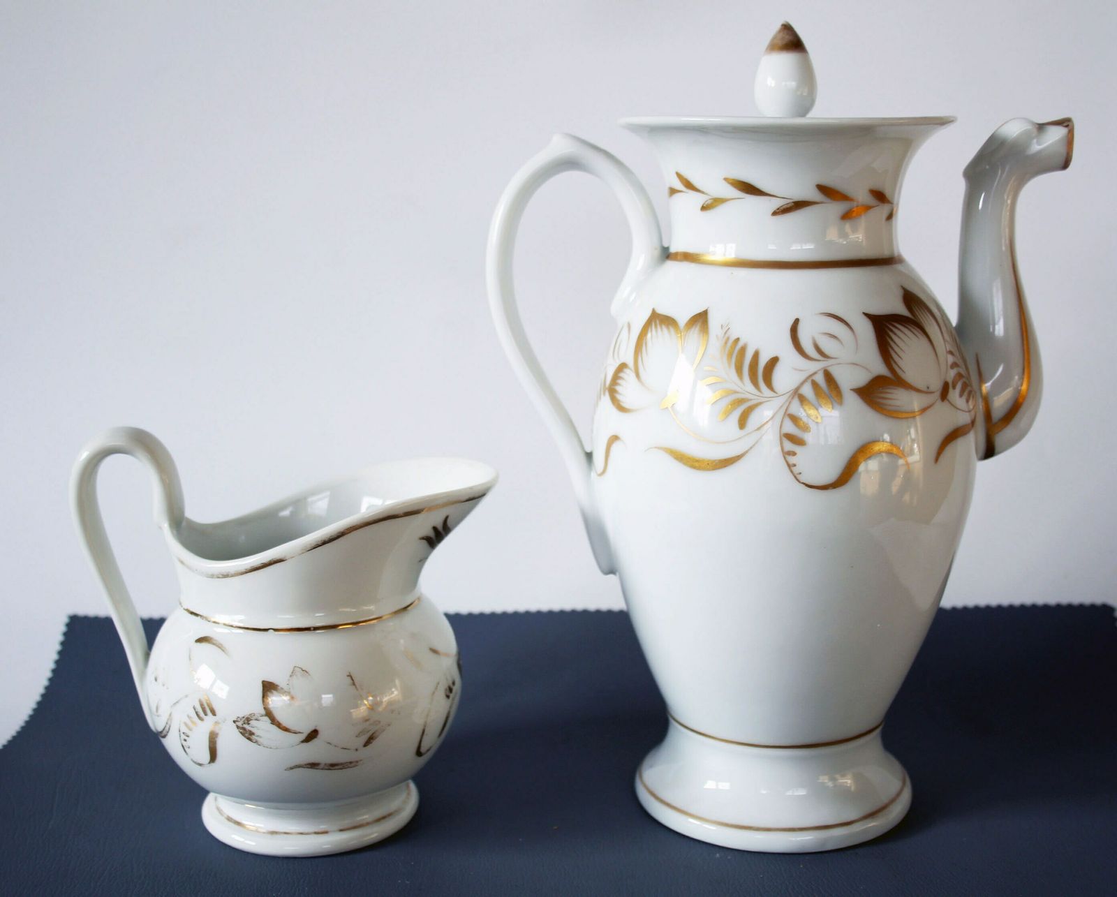 Antique Vieux Paris Porcelain Empire Regency Tea Or Coffee Service Set, Handpainted, Gold Decor, Neoclassical 19th Century, 17 Pieces photo furniture
