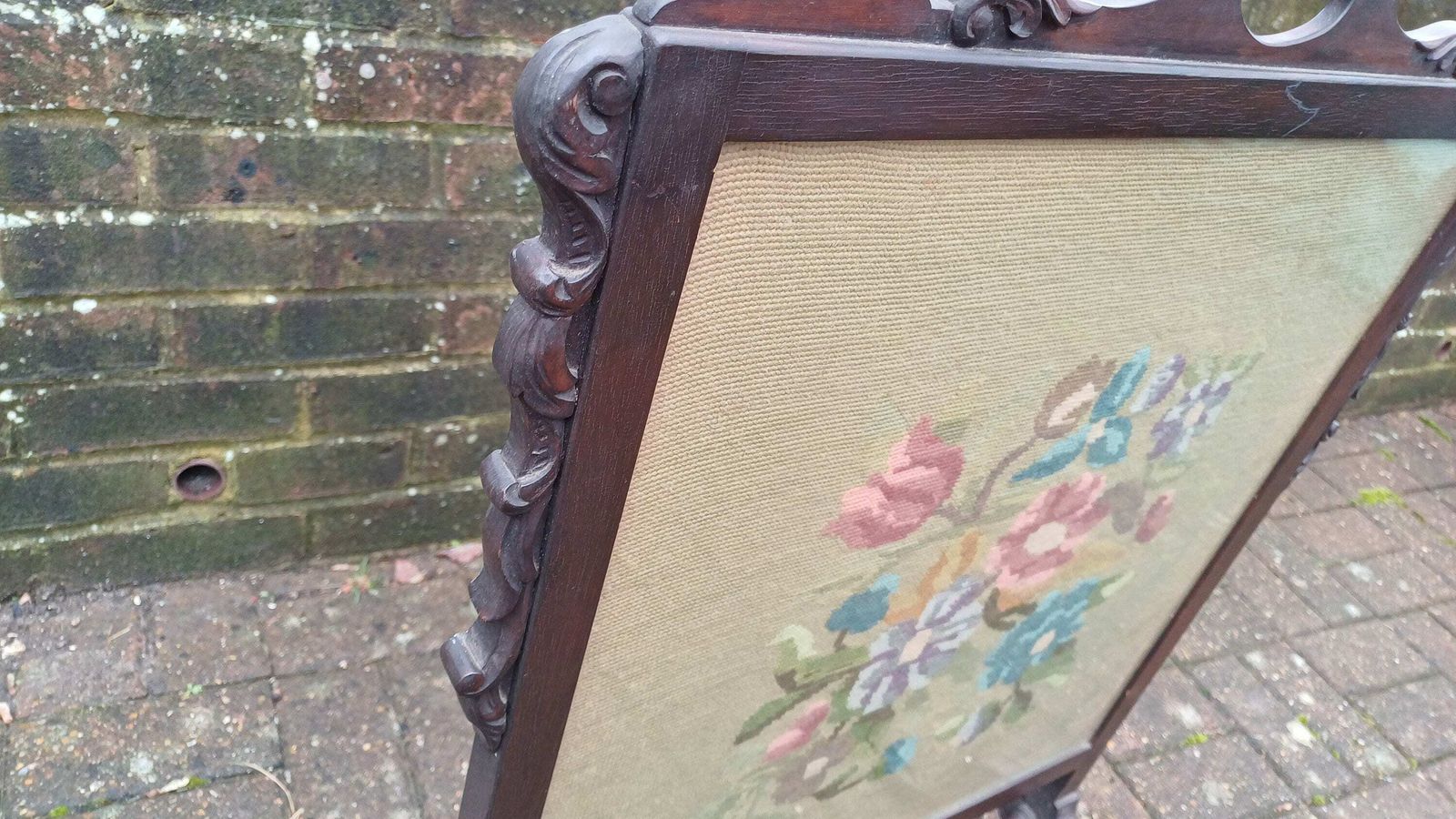 Superb Vintage Mahogany Victorian Tapestry Glazed Fire Screen Ball And Claw Feet photo vinterior