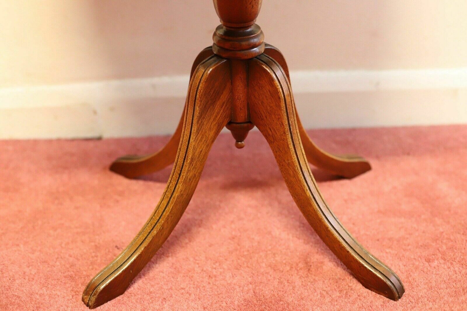 Bevan Funnell Reprodux Lovely Mahogany Tilt Top Occasional Table photo 295.0