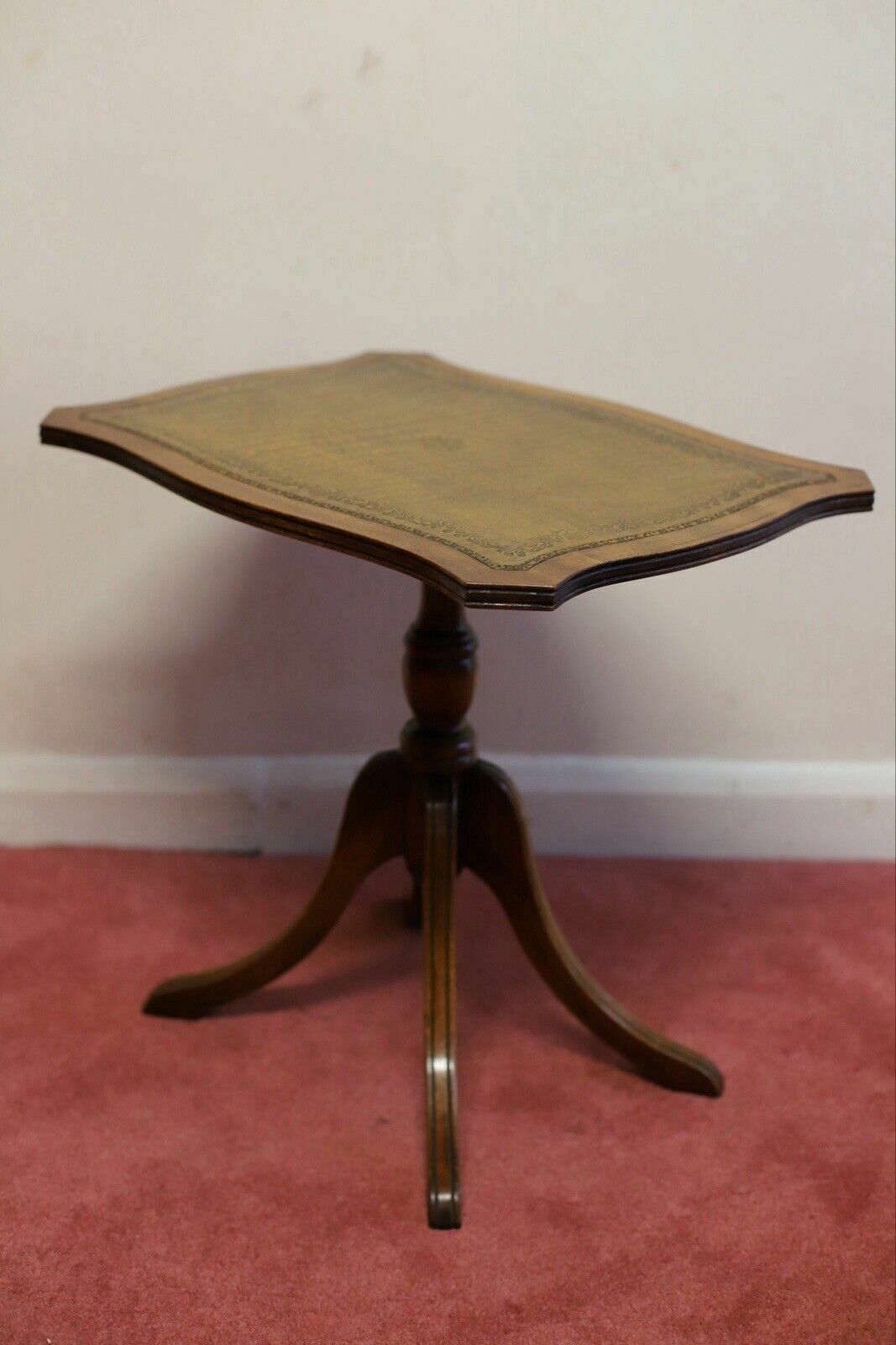 Bevan Funnell Reprodux Lovely Mahogany Tilt Top Occasional Table photo vinterior