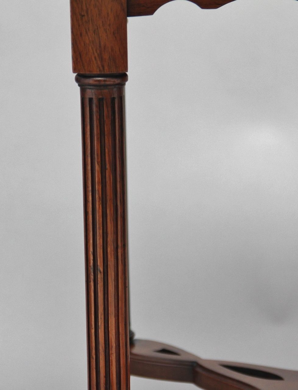 photo furniture 19th Century Rosewood And Marquetry Centre Table