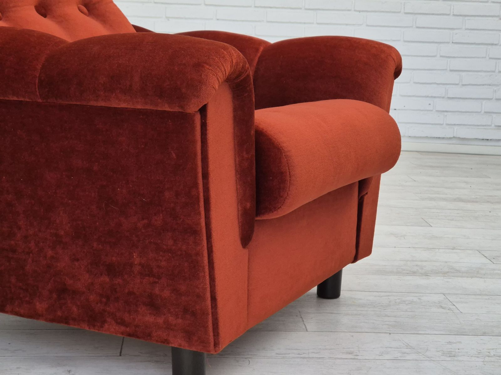 Jaren 1980, Deense Set Van 2 Relaxfauteuils In Zeer Goede Staat, Bruin/Rood Meubelvelours. photo 1850.0