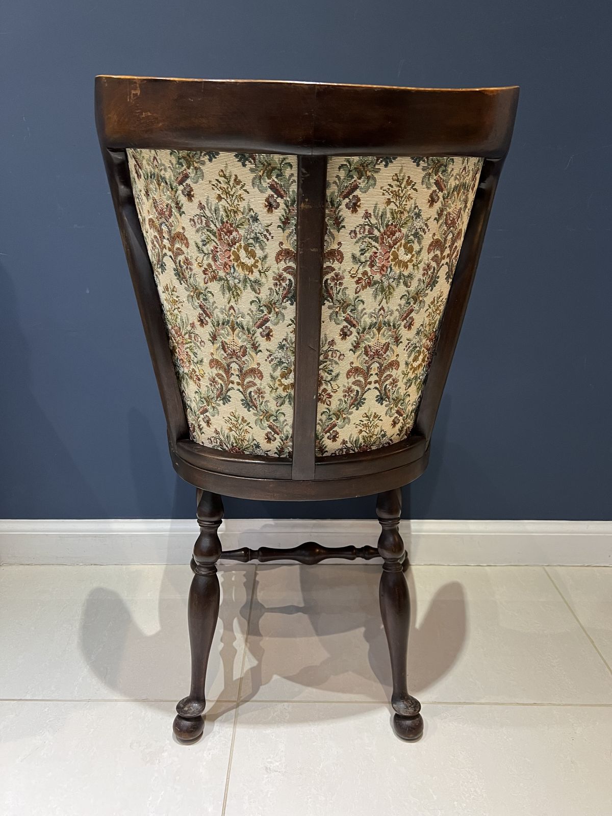 photo vinterior 19th Century Arts And Crafts Curved Wingback Chair