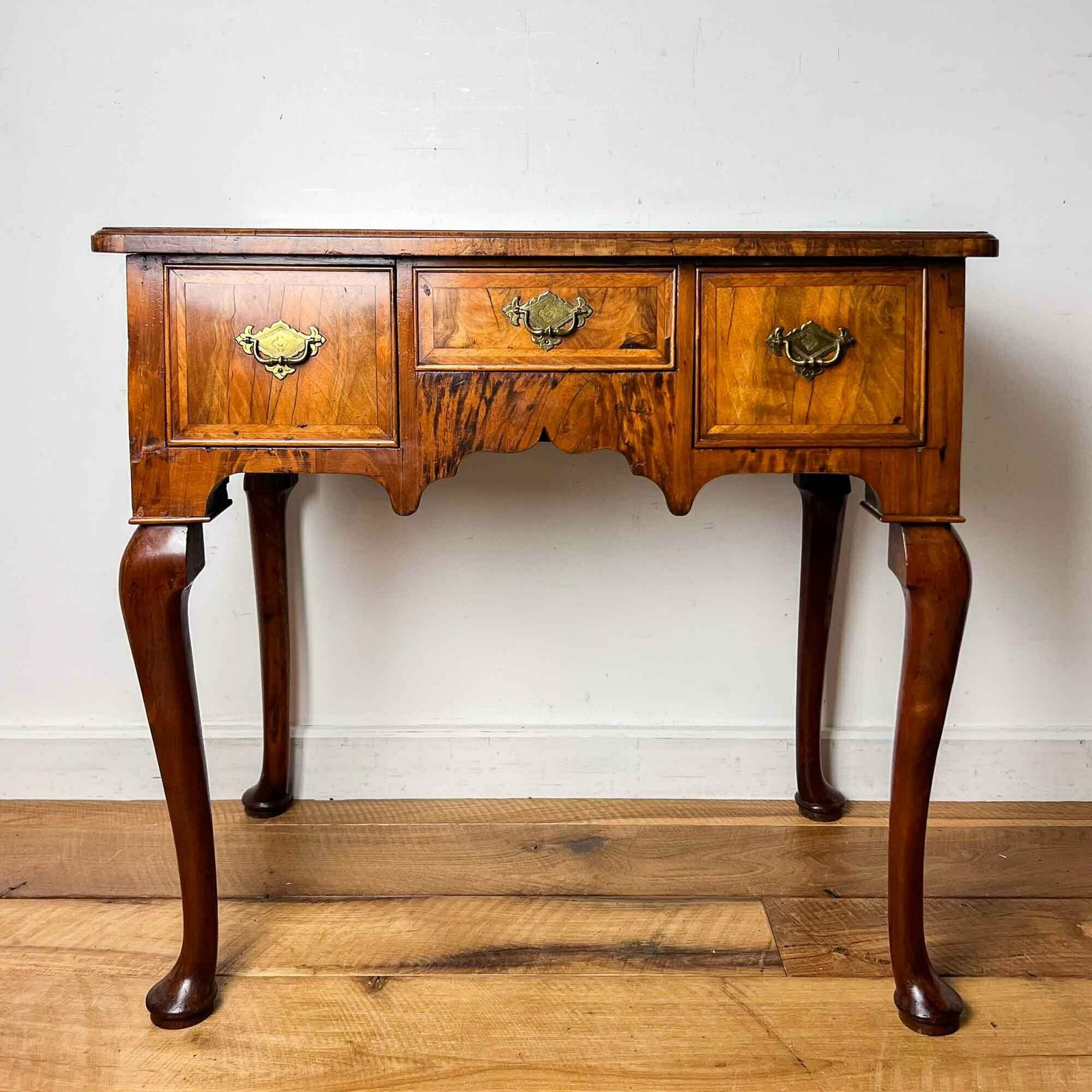 18th Century Walnut Lowboy photo vinterior
