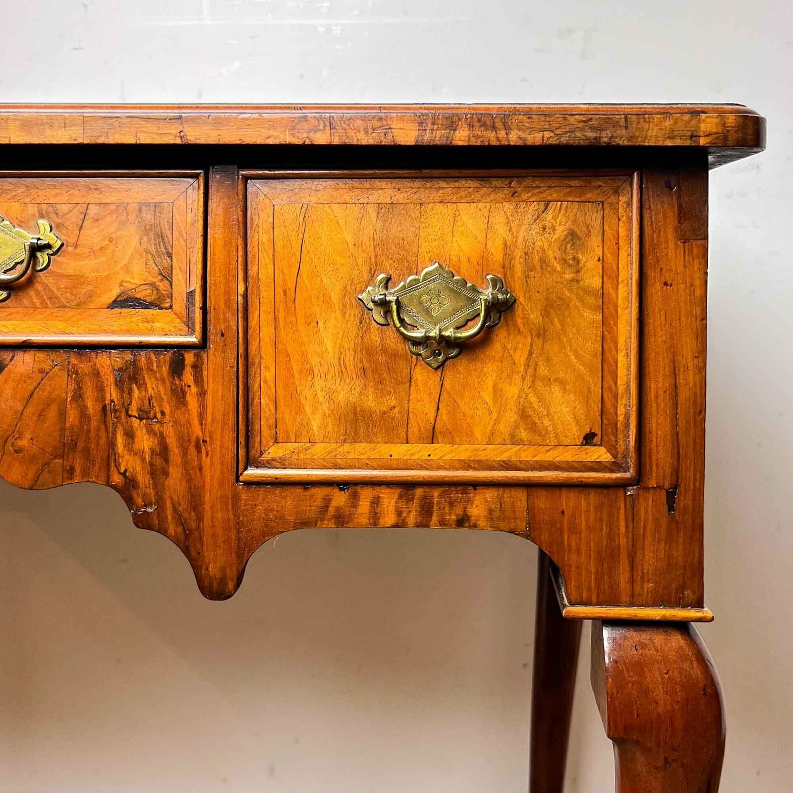 photo furniture 18th Century Walnut Lowboy