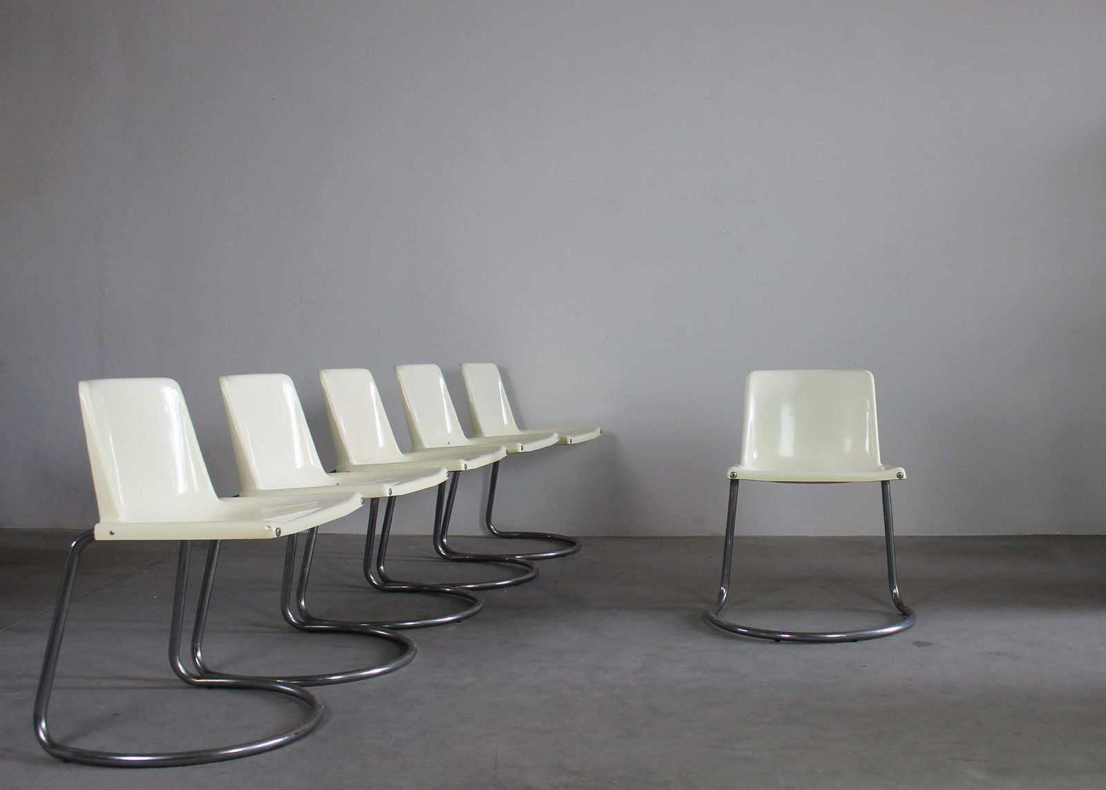 Giotto Stoppino Set Of Six White Alessia Chairs By Driade 1970s Italy photo furniture