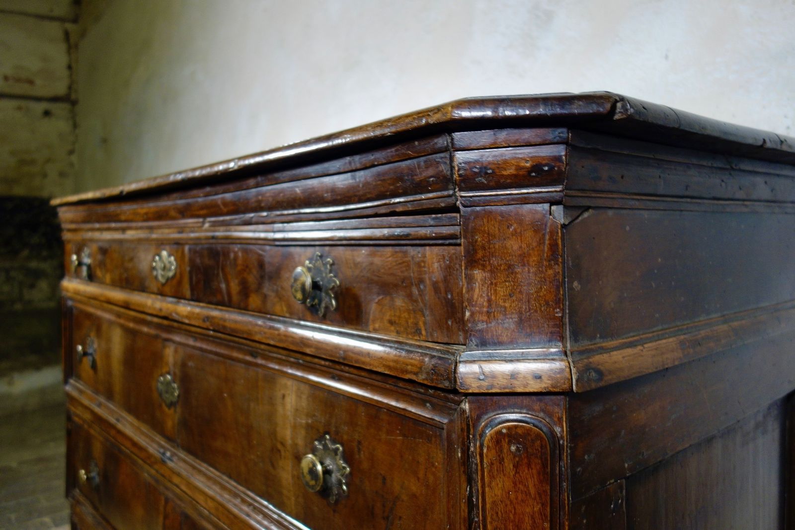 Large Scale 17th Century North Italian Walnut Commode photo vinterior